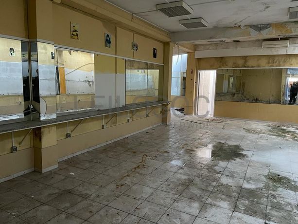 Estabelecimento Comercial · Porto