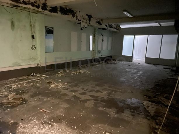 Estabelecimento Comercial · Porto