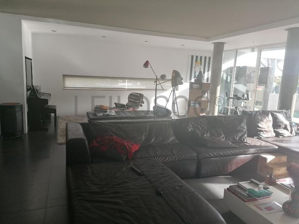 Moradia V3 com Piscina inserida na Quinta da Moura · Oeiras