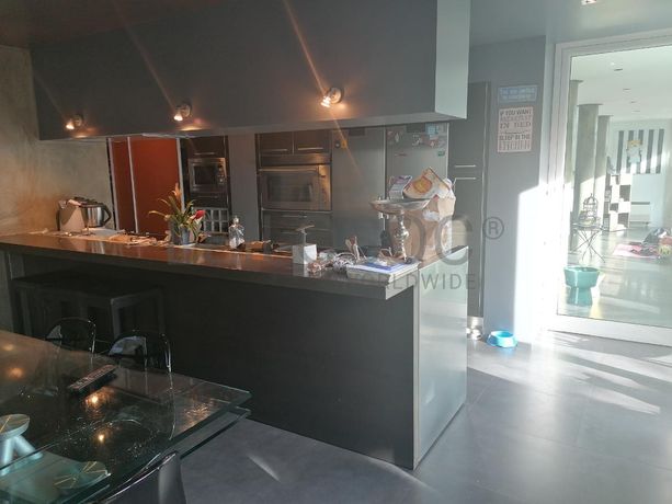 Moradia V3 com Piscina inserida na Quinta da Moura · Oeiras