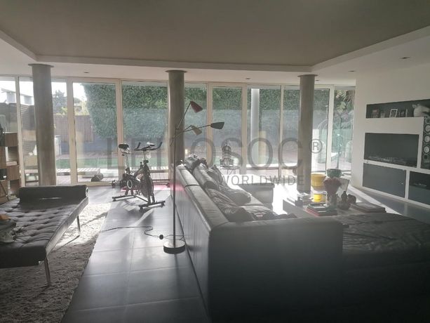 Moradia V3 com Piscina inserida na Quinta da Moura · Oeiras