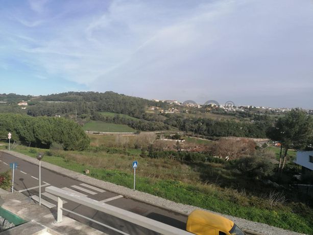 Moradia V3 com Piscina inserida na Quinta da Moura · Oeiras