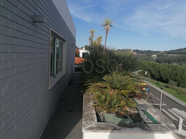 Moradia V3 com Piscina inserida na Quinta da Moura · Oeiras