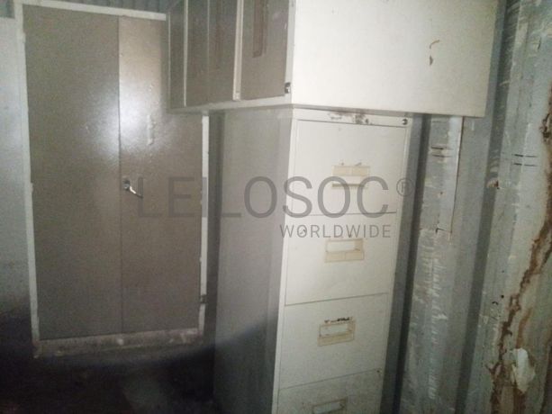 Mobiliário de escritório + Diversos + Diversos + Diversos + Material Informático + Rolos de Arame + Diversos + Diversos + Para Choques + Contentor de 40P ·