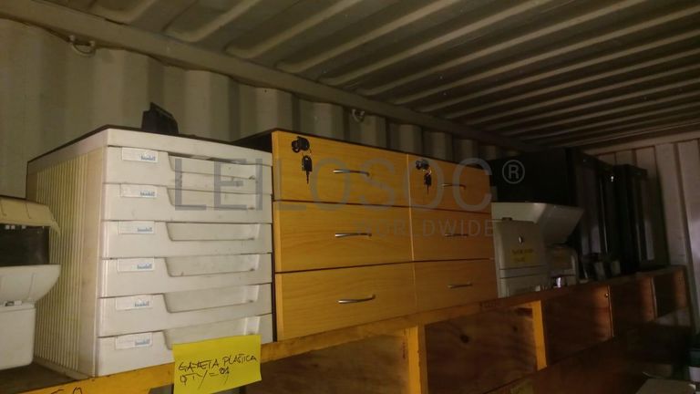 Material Informático + Material Informático + Material Informático + Diversos + Mobiliário de escritório + Diversos + Diversos + Olofotes + Diversos + Diversos + Contentor de 40P ·