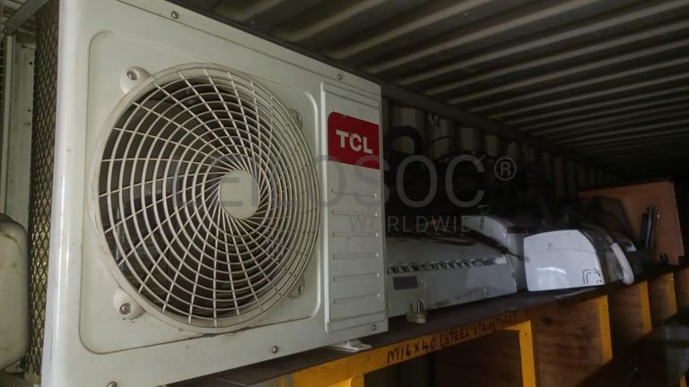 Material Informático + Material Informático + Material Informático + Diversos + Mobiliário de escritório + Diversos + Diversos + Olofotes + Diversos + Diversos + Contentor de 40P ·