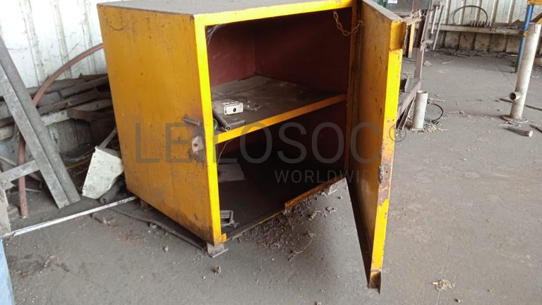 CAIXAS METÁLICAS ·