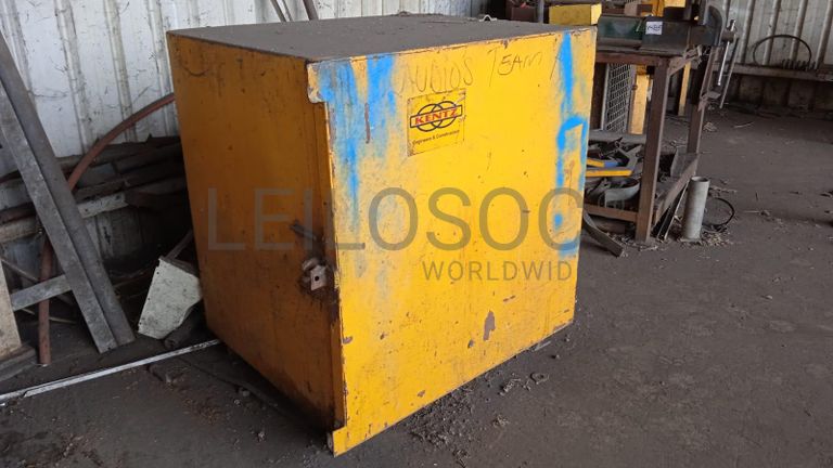 CAIXAS METÁLICAS ·