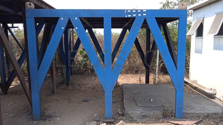 SUPORTE p/ TANQUE ·