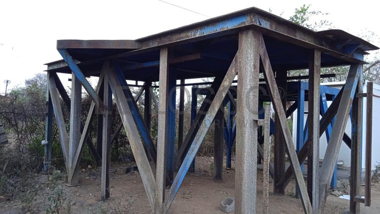 SUPORTE p/ TANQUE ·