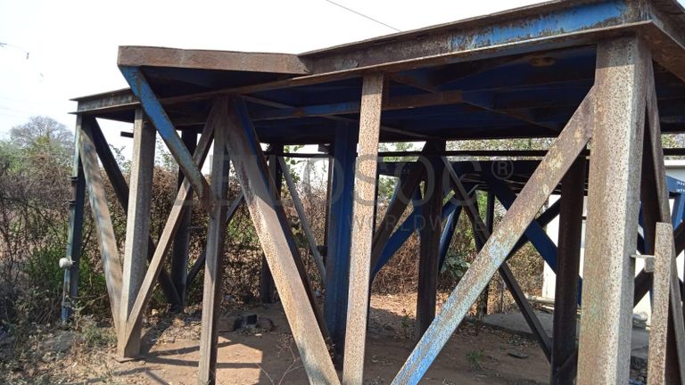 SUPORTE p/ TANQUE ·