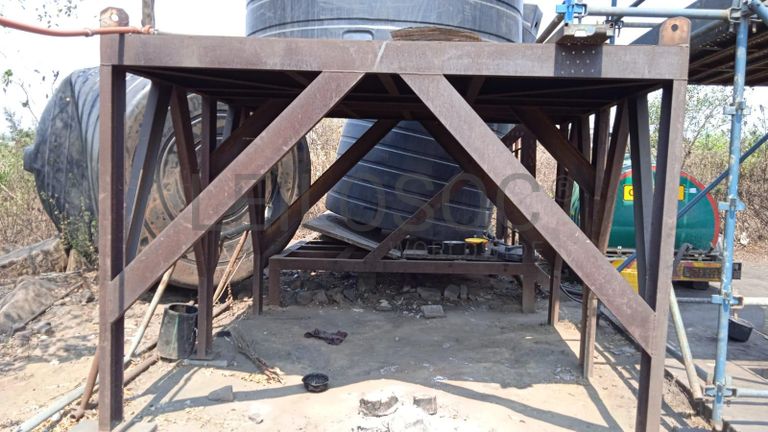 SUPORTE p/ TANQUE ·