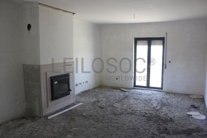 Lote para Construção c/ Benfeitoria · Portalegre