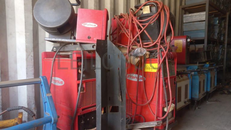 Diversos + Diversos + Diversos + Diversos + Diversos + Diversos + Diversos + Welding Machine + Welding Machine + Welding Machine + Ridgid Machine + Motores + Cut off machine + Caixas de Ferramenta + Varões + Diversos + Frolas + Cintos de Segurança + Diversos + Contentor de 40P ·