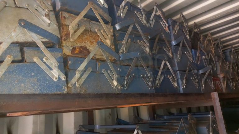 Diversos + Diversos + Diversos + Diversos + Diversos + Diversos + Diversos + Welding Machine + Welding Machine + Welding Machine + Ridgid Machine + Motores + Cut off machine + Caixas de Ferramenta + Varões + Diversos + Frolas + Cintos de Segurança + Diversos + Contentor de 40P ·