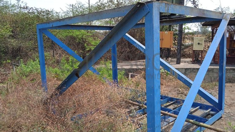 SUPORTE p/ TANQUE ·