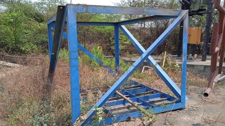 SUPORTE p/ TANQUE ·