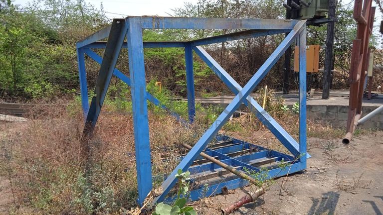 SUPORTE p/ TANQUE ·