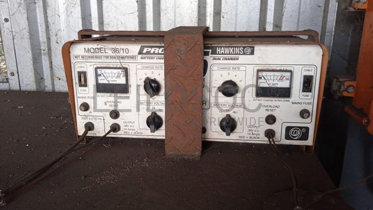 CARREGADOR de BATERIAS ·