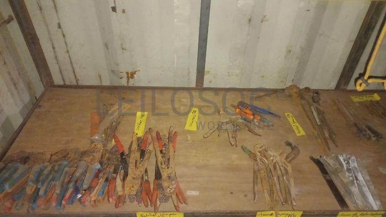 Diversos + Diversos + Diversos + Diversos + Diversos + Diversos + Diversos + Welding Machine + Welding Machine + Welding Machine + Ridgid Machine + Motores + Cut off machine + Caixas de Ferramenta + Varões + Diversos + Frolas + Cintos de Segurança + Diversos + Contentor de 40P ·