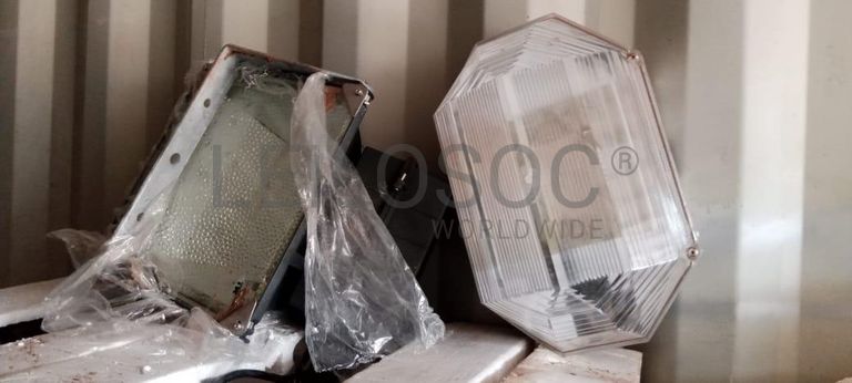 Material Informático + Material Informático + Material Informático + Diversos + Mobiliário de escritório + Diversos + Diversos + Olofotes + Diversos + Diversos + Contentor de 40P ·