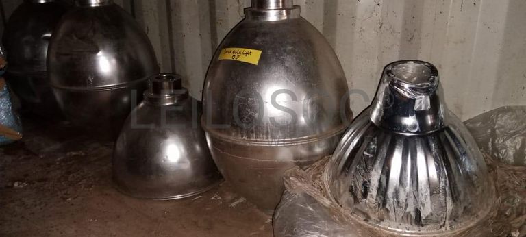 Material Informático + Material Informático + Material Informático + Diversos + Mobiliário de escritório + Diversos + Diversos + Olofotes + Diversos + Diversos + Contentor de 40P ·