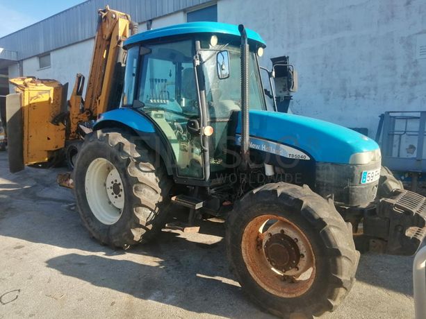 Trator Agrícola com Limpa Bermas