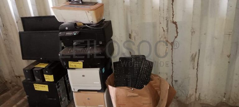 Termos acumulador + Bebedouros + Diversos + Tv + Material Informático + Cabo de Rede + Mobiliário + Bobina + Bobinas + Máquinas de corte de relva + Cabos de aço + Radiador + Armazém ·