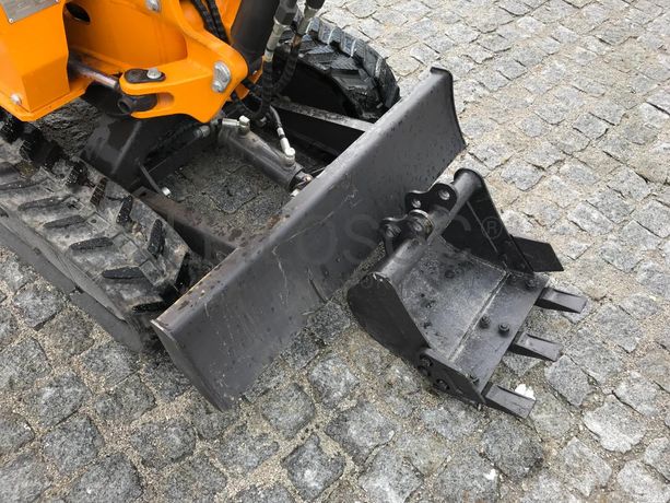 Mini giratória Rhinoceros XN11