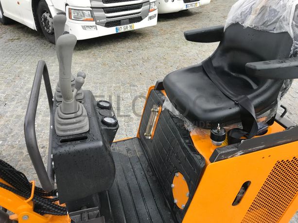 Mini giratória Rhinoceros XN11