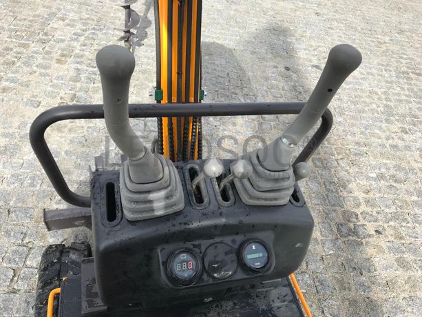 Mini giratória Rhinoceros XN11