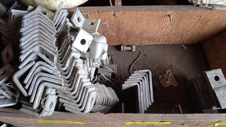 Diversos + Diversos + Caixas de Ferramentas + Diversos + Diversos + Diversos + Diversos + Diversos + Diversos + Diversos + Lâmpadas de longo alcance. + Anilhas + Diversos + Heat Shrinks + Diversos + Discos de Corte + Motores + Porcas + Diversos + Braçadeiras + Diversos + Chapas 1,5m + Contentor de 40P ·