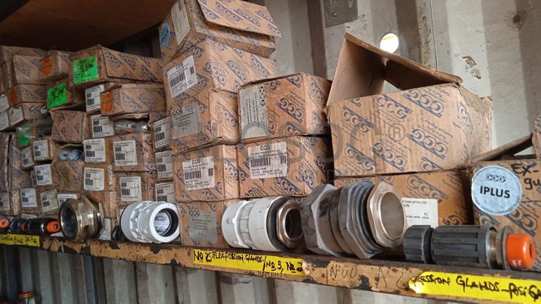 Diversos + Diversos + Caixas de Ferramentas + Diversos + Diversos + Diversos + Diversos + Diversos + Diversos + Diversos + Lâmpadas de longo alcance. + Anilhas + Diversos + Heat Shrinks + Diversos + Discos de Corte + Motores + Porcas + Diversos + Braçadeiras + Diversos + Chapas 1,5m + Contentor de 40P ·