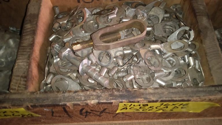 Diversos + Diversos + Caixas de Ferramentas + Diversos + Diversos + Diversos + Diversos + Diversos + Diversos + Diversos + Lâmpadas de longo alcance. + Anilhas + Diversos + Heat Shrinks + Diversos + Discos de Corte + Motores + Porcas + Diversos + Braçadeiras + Diversos + Chapas 1,5m + Contentor de 40P ·