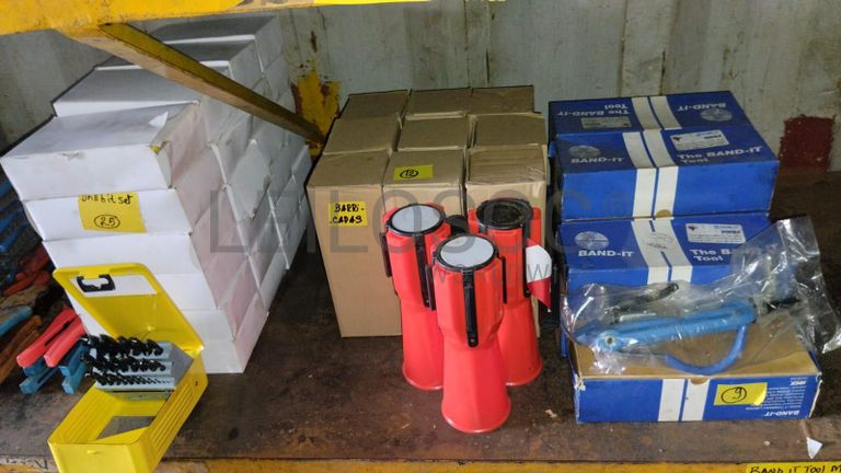 Diversos + Diversos + Grampos + Diversos + Diversos + Diversos + Electrodos + Diversos + Diversos + Diversos + Diversos + Diversos + Fitas + Diversos + Diversos + Máquinas Rebarbadora + Diversos + Pregos 50×2.50mm + Diversos + Cintas + Cintas + Cintas + Cintas + Cintas + Mangueiras para maçarico + Cintos de Segurança + Diversos + Diversos + Porcas + Porcas + Diversos + Pregos + Parafusos + Material Hospitalar + Diversos + Cordas + Diversos + Material para Soldadura + Material para Instalacao electrica + Diversos + Spray Q20 + Braçadeiras + Rolos de rede + Cerca de Segurança + Cabo flexível + Abaraçadeiras + Materia para soldadura + Abraçadeiras + Diversos + Bombas de água + Diversos + Compressor + Contentor de 40P ·