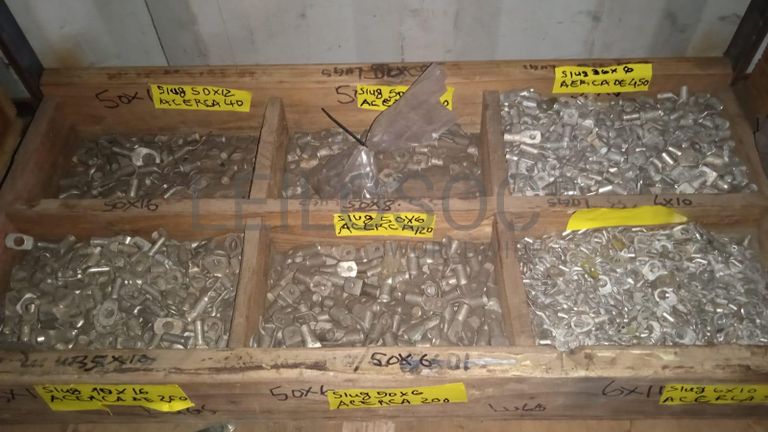 Diversos + Diversos + Caixas de Ferramentas + Diversos + Diversos + Diversos + Diversos + Diversos + Diversos + Diversos + Lâmpadas de longo alcance. + Anilhas + Diversos + Heat Shrinks + Diversos + Discos de Corte + Motores + Porcas + Diversos + Braçadeiras + Diversos + Chapas 1,5m + Contentor de 40P ·