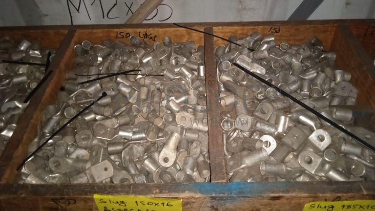 Diversos + Diversos + Caixas de Ferramentas + Diversos + Diversos + Diversos + Diversos + Diversos + Diversos + Diversos + Lâmpadas de longo alcance. + Anilhas + Diversos + Heat Shrinks + Diversos + Discos de Corte + Motores + Porcas + Diversos + Braçadeiras + Diversos + Chapas 1,5m + Contentor de 40P ·