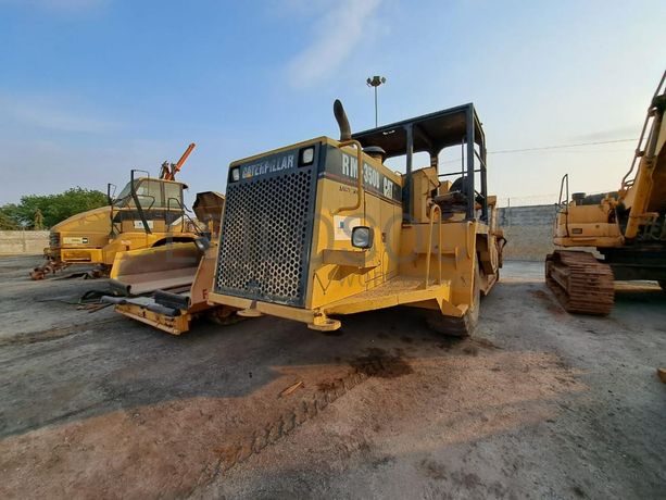 Misturadora/Recicladora CATERPILLAR · Viana