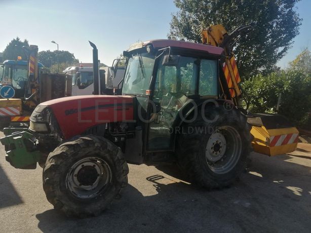 Trator Agrícola com Limpa Bermas