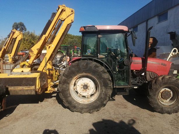 Trator Agrícola com Limpa Bermas