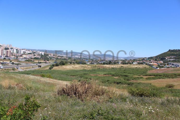 Terreno c/ 5,6 ha · Loures