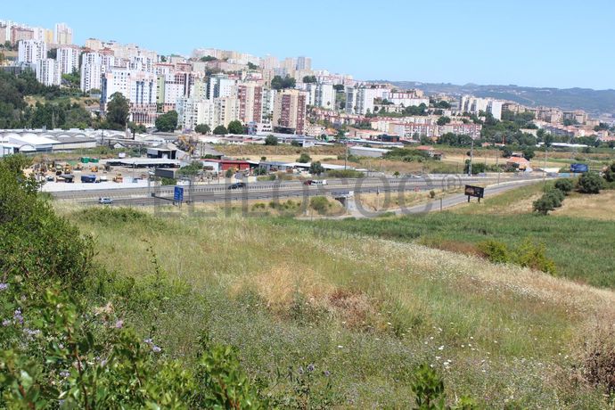 Terreno c/ 5,6 ha · Loures