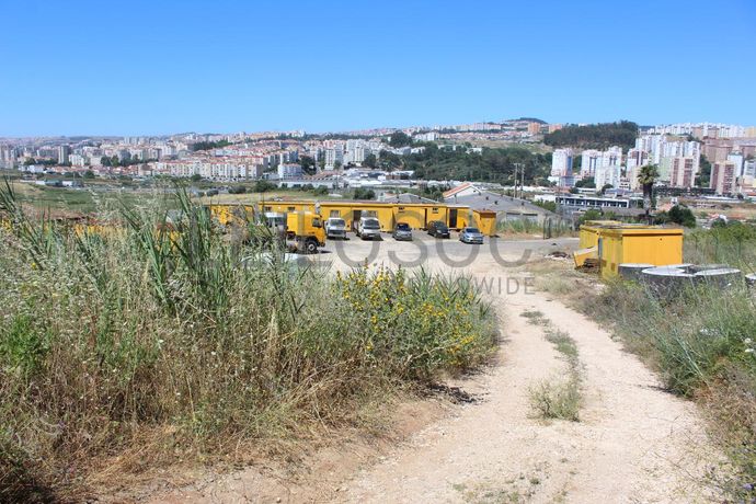 Terreno c/ 1,7 ha · Loures