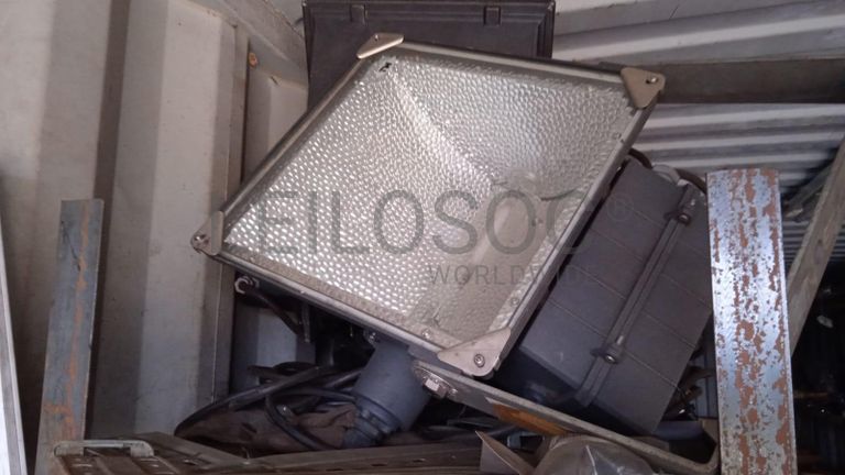 Diversos + Diversos + Caixas de Ferramentas + Diversos + Diversos + Diversos + Diversos + Diversos + Diversos + Diversos + Lâmpadas de longo alcance. + Anilhas + Diversos + Heat Shrinks + Diversos + Discos de Corte + Motores + Porcas + Diversos + Braçadeiras + Diversos + Chapas 1,5m + Contentor de 40P ·