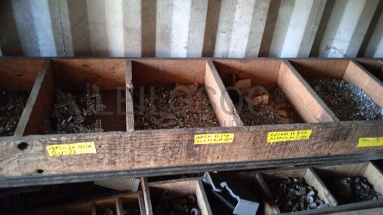 Diversos + Diversos + Caixas de Ferramentas + Diversos + Diversos + Diversos + Diversos + Diversos + Diversos + Diversos + Lâmpadas de longo alcance. + Anilhas + Diversos + Heat Shrinks + Diversos + Discos de Corte + Motores + Porcas + Diversos + Braçadeiras + Diversos + Chapas 1,5m + Contentor de 40P ·