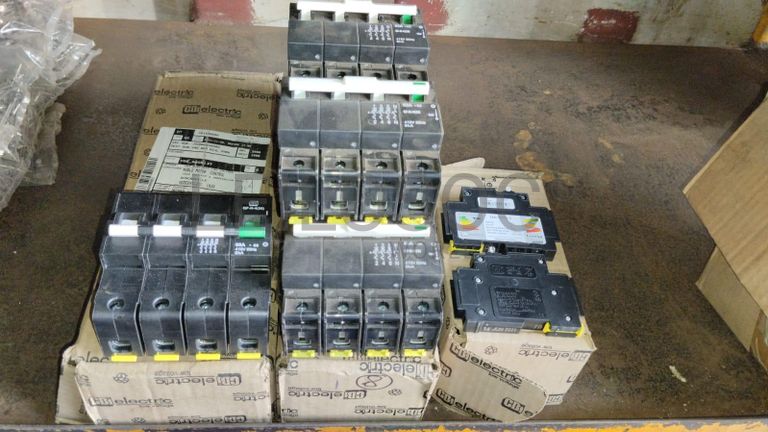 Diversos + Diversos + Grampos + Diversos + Diversos + Diversos + Electrodos + Diversos + Diversos + Diversos + Diversos + Diversos + Fitas + Diversos + Diversos + Máquinas Rebarbadora + Diversos + Pregos 50×2.50mm + Diversos + Cintas + Cintas + Cintas + Cintas + Cintas + Mangueiras para maçarico + Cintos de Segurança + Diversos + Diversos + Porcas + Porcas + Diversos + Pregos + Parafusos + Material Hospitalar + Diversos + Cordas + Diversos + Material para Soldadura + Material para Instalacao electrica + Diversos + Spray Q20 + Braçadeiras + Rolos de rede + Cerca de Segurança + Cabo flexível + Abaraçadeiras + Materia para soldadura + Abraçadeiras + Diversos + Bombas de água + Diversos + Compressor + Contentor de 40P ·