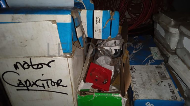 Diversos + Diversos + Caixas de Ferramentas + Diversos + Diversos + Diversos + Diversos + Diversos + Diversos + Diversos + Lâmpadas de longo alcance. + Anilhas + Diversos + Heat Shrinks + Diversos + Discos de Corte + Motores + Porcas + Diversos + Braçadeiras + Diversos + Chapas 1,5m + Contentor de 40P ·