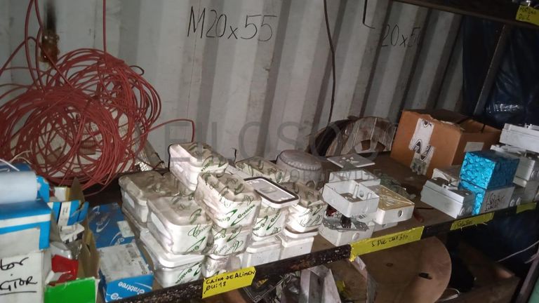 Diversos + Diversos + Caixas de Ferramentas + Diversos + Diversos + Diversos + Diversos + Diversos + Diversos + Diversos + Lâmpadas de longo alcance. + Anilhas + Diversos + Heat Shrinks + Diversos + Discos de Corte + Motores + Porcas + Diversos + Braçadeiras + Diversos + Chapas 1,5m + Contentor de 40P ·