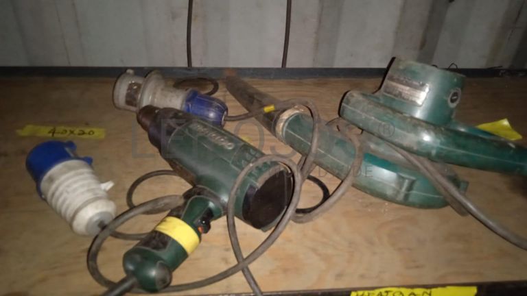 Diversos + Diversos + Caixas de Ferramentas + Diversos + Diversos + Diversos + Diversos + Diversos + Diversos + Diversos + Lâmpadas de longo alcance. + Anilhas + Diversos + Heat Shrinks + Diversos + Discos de Corte + Motores + Porcas + Diversos + Braçadeiras + Diversos + Chapas 1,5m + Contentor de 40P ·