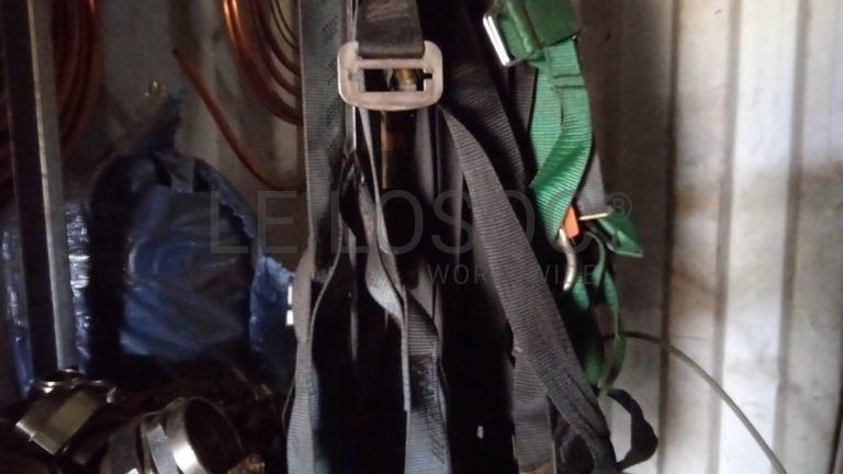 Diversos + Diversos + Caixas de Ferramentas + Diversos + Diversos + Diversos + Diversos + Diversos + Diversos + Diversos + Lâmpadas de longo alcance. + Anilhas + Diversos + Heat Shrinks + Diversos + Discos de Corte + Motores + Porcas + Diversos + Braçadeiras + Diversos + Chapas 1,5m + Contentor de 40P ·